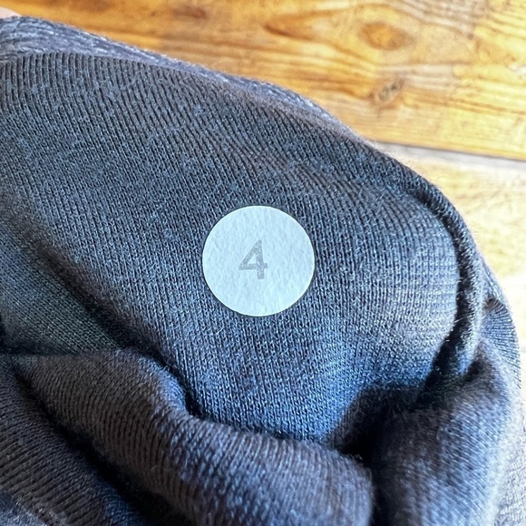 Lululemon Fold-Over Waist Yoga Leggings — Sz 4 — Heathered Gray — 27” Inseam - Picture 7 of 7